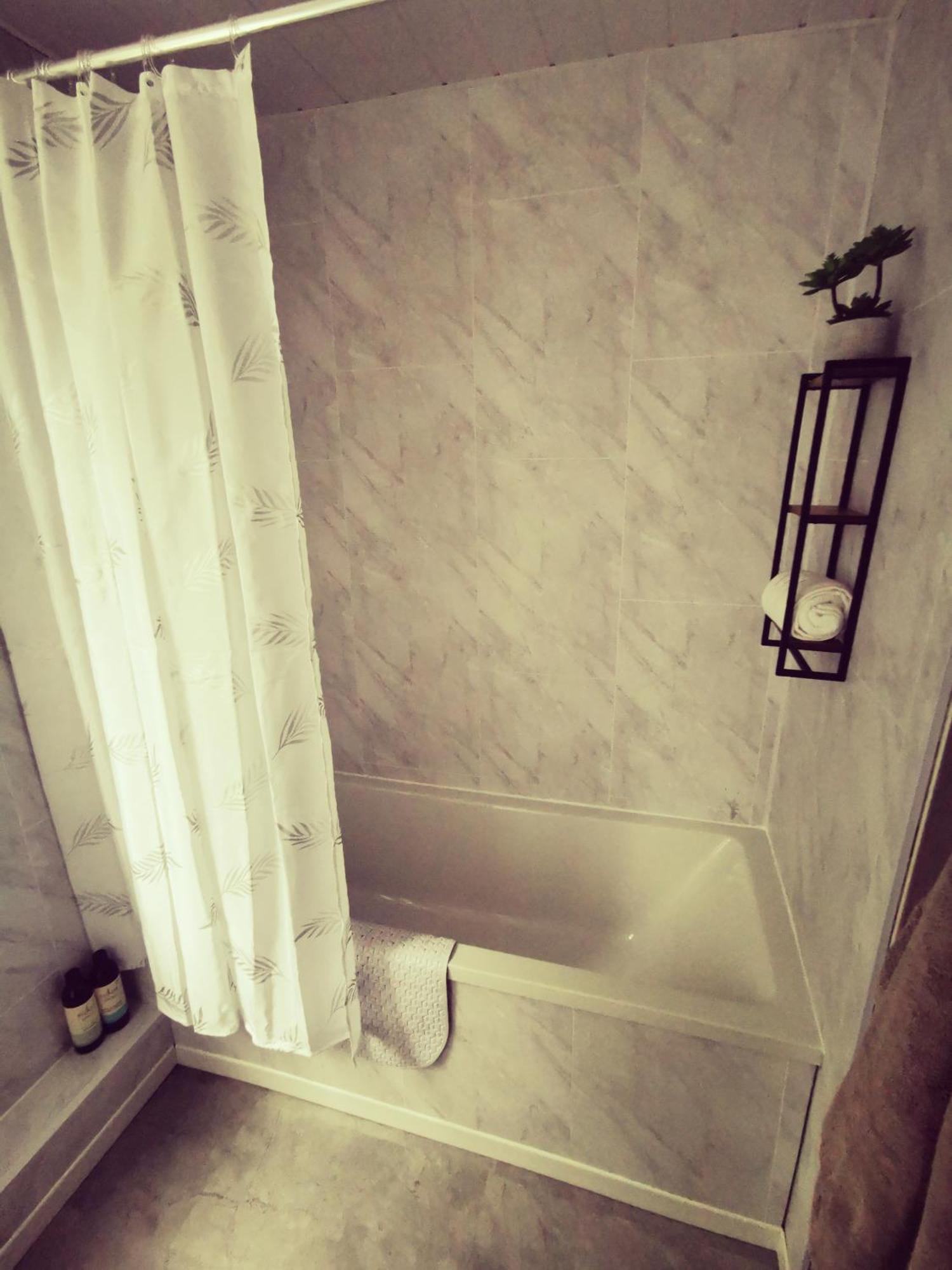 Entire 1 Bed Spacious Apartment, Private Balcony & Study Room Near City Whitehouse  Extérieur photo